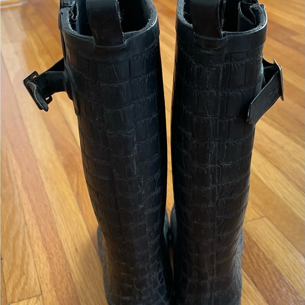 Rampage Women’s Raveyn crocodile black rubber rain boots, size 6 Gorpcore hiking